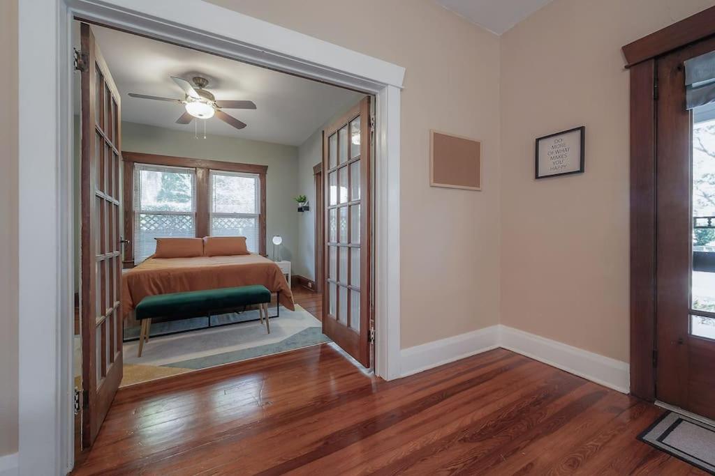Historic & Cozy By Downtown Holiday home *